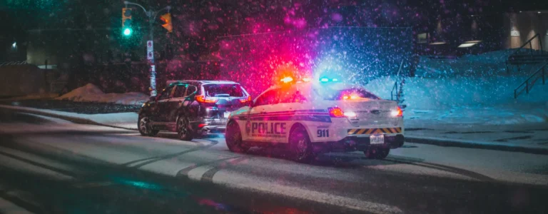 accidente de motocicleta contra auto en Sherman Oaks