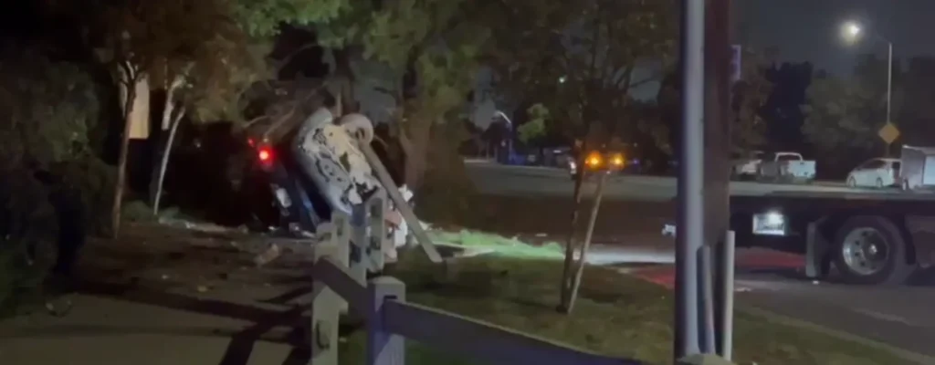 choque contra un árbol en bakersfield