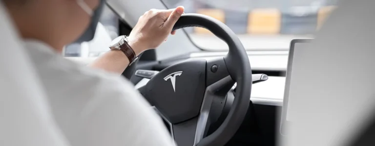 investigación contra tesla