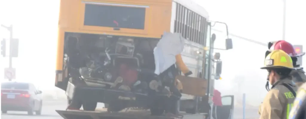 accidente de autobús escolar en Fresno